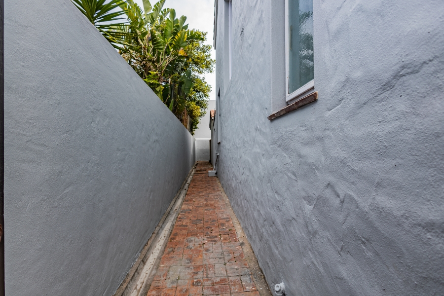 4 Bedroom Property for Sale in Bloubergrant Western Cape